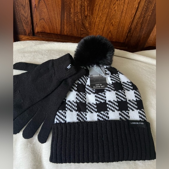 London Fog Hat & Glove Set, Faux Fur with Thermal Plush Lining, new with tag - Picture 1 of 8